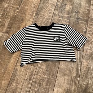 Nike Air Cropped T-shirt, black and white striped in a Youth Medium